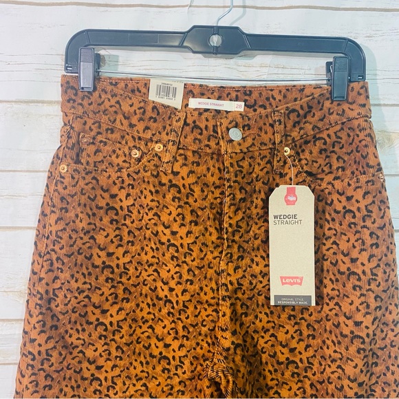 Levi’s Scratchy Leopard Ginger Wedgie Straight Corduroy Jeans Size 28 NWT - Picture 4 of 10